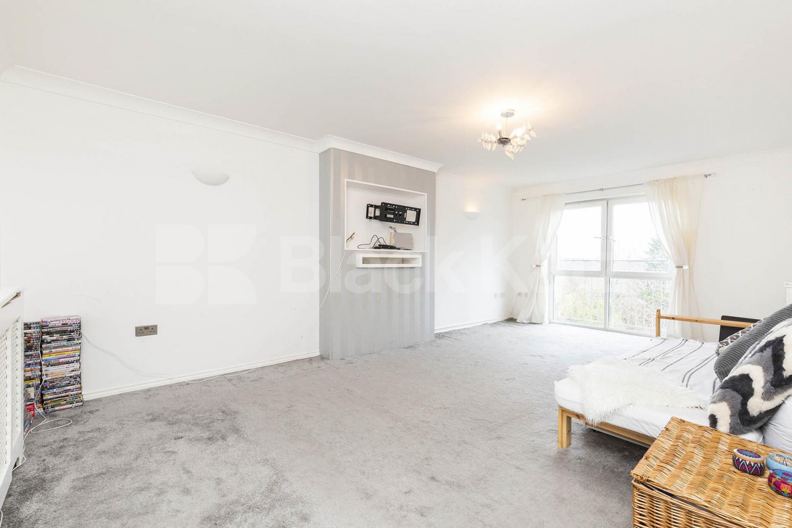 Spacious 2 double bedroom tucked away on a close with Parking  Montague Close, High Barnet 